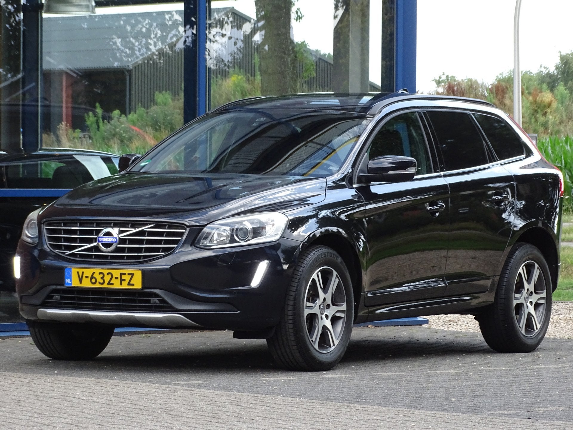 Volvo XC60 momentum half leer (bj 2015), Auto's, 136 pk, Gebruikt, Zwart, 1984 cc