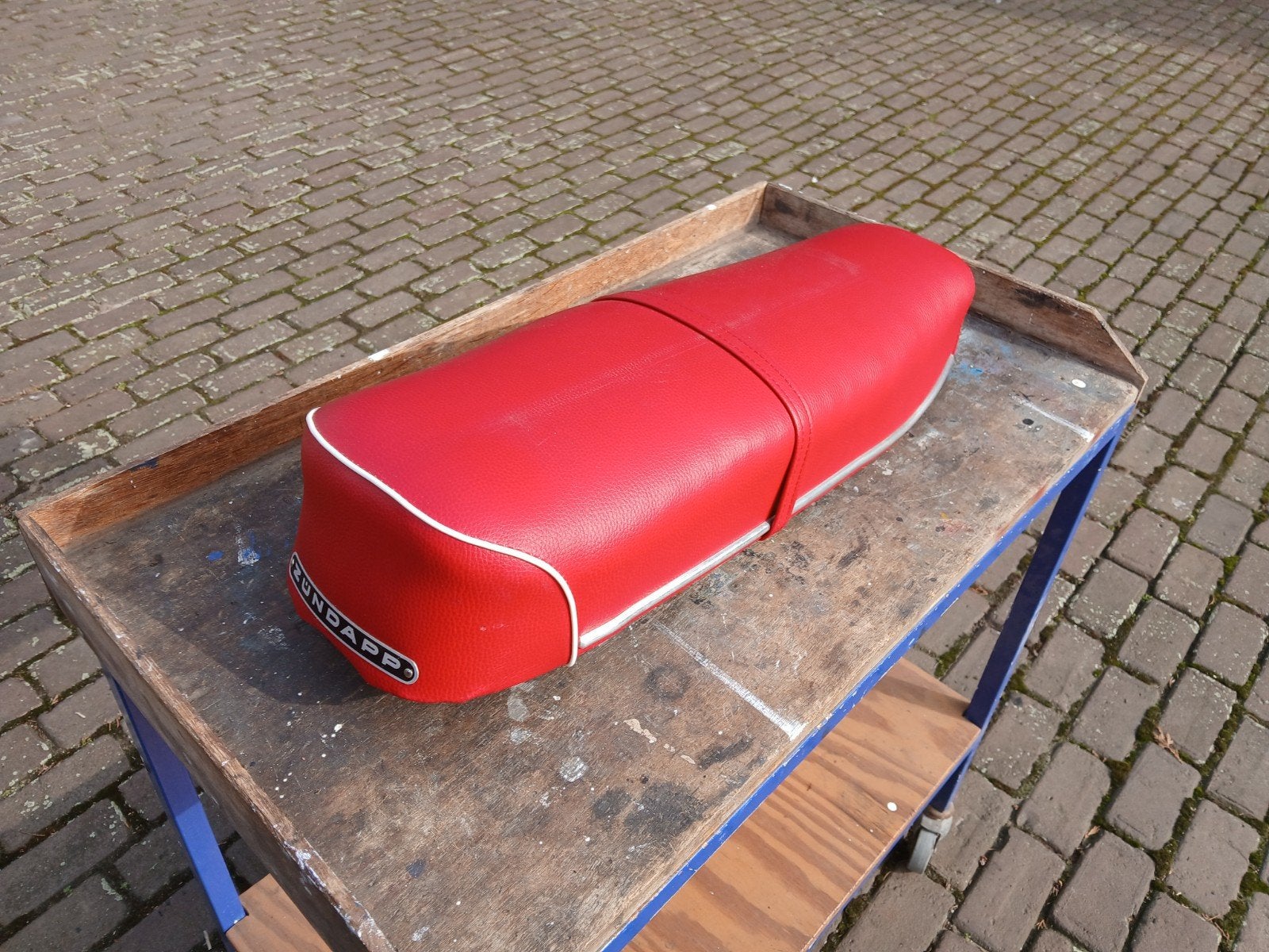 Nieuw Zadel voor Zundapp - Rood met Witte Bies, Ophalen of Verzenden, Nieuw