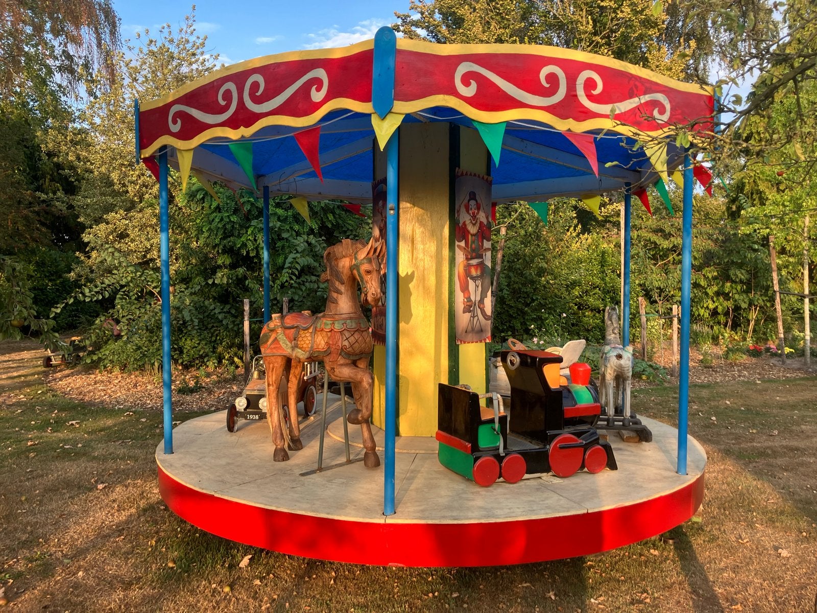 Vintage draaimolen met paarden en trein, Ophalen, Gebruikt, Overige typen