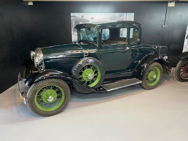 A ford coupe oldtimer, Auto's, Oldtimers, Bedrijf, Ford, Benzine, Coupé, Handgeschakeld, Bruin, Stof, Achterwielaandrijving, Ophalen