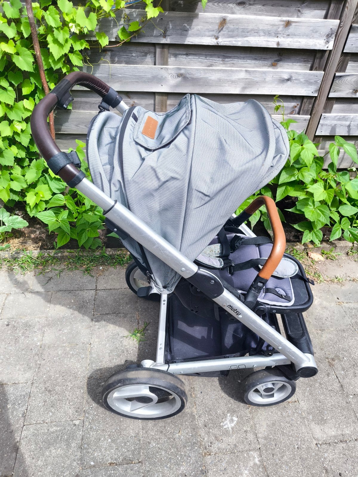 Mutsy kinderwagen, grijs met bruine accenten, Gebruikt, Verstelbare duwstang, Mutsy, Ophalen