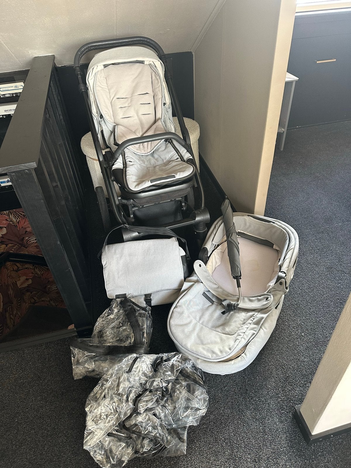 Complete Mutsy Nio kinderwagen met reiswieg en zitje, Ophalen, Gebruikt, Combiwagen, Met reiswieg