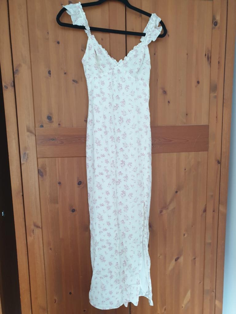 Nieuwe Bershka zomerjurk XS met bloemenpatroon, Bershka, Ophalen of Verzenden, Nieuw, Maat 34 (XS) of kleiner