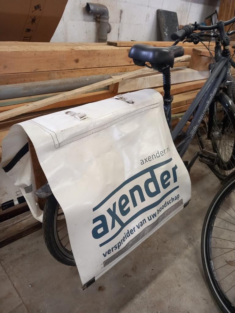 Fietstas folder- kranten bezorging, Ophalen
