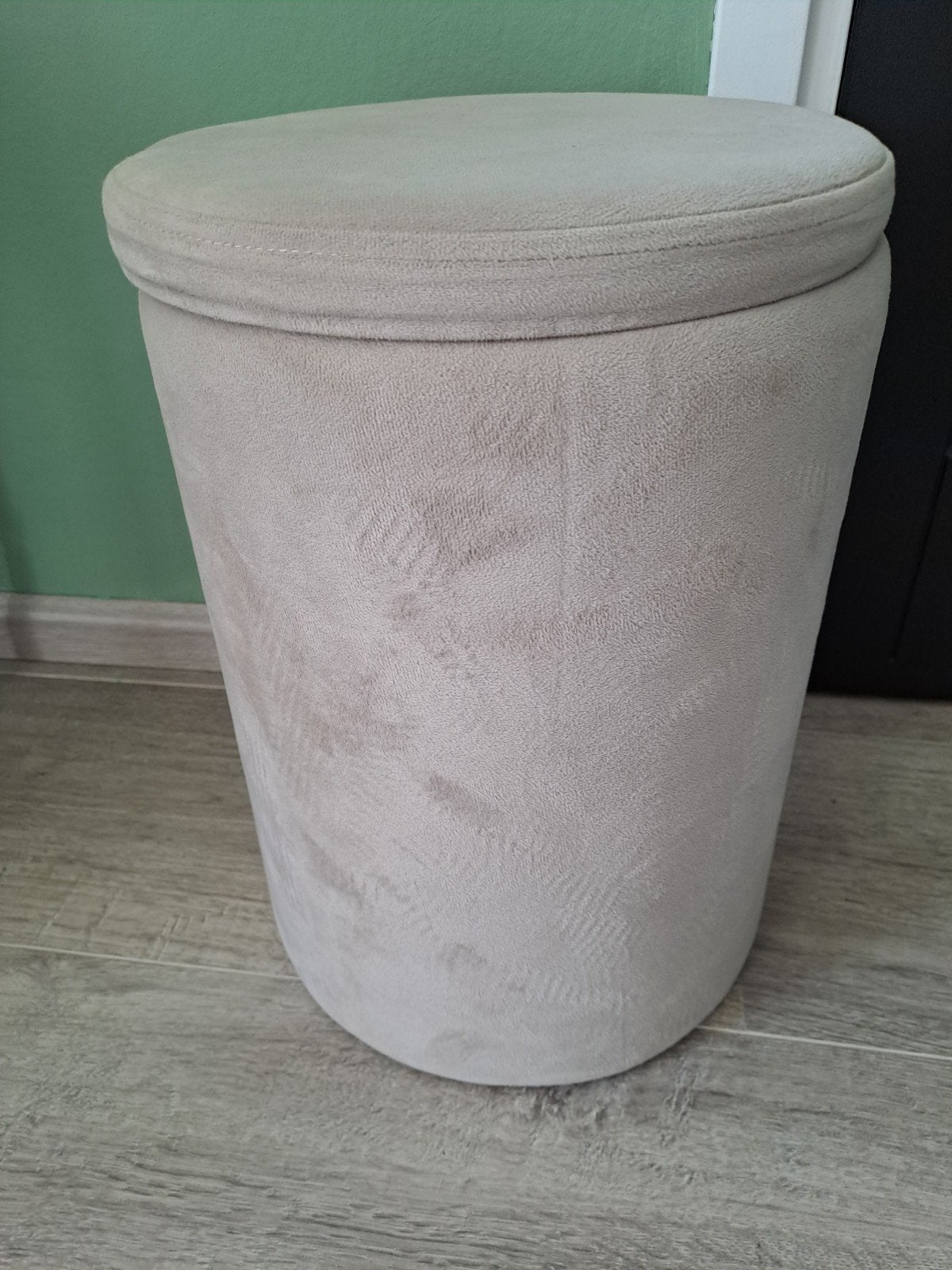 poef rond beige velvet, Huis en Inrichting, Rond, Minder dan 50 cm, Ophalen of Verzenden, Zo goed als nieuw