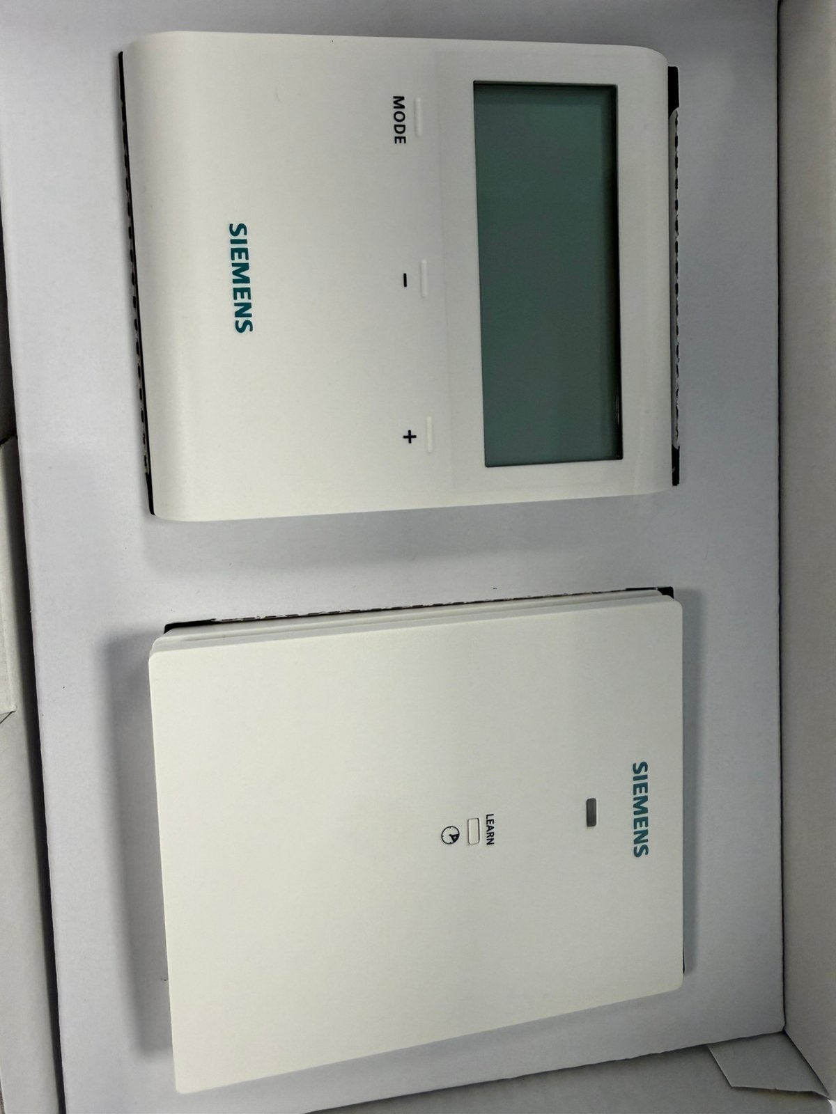 Draadloze thermostaat Siemens RDE 100.1 RFS incl ontvanger, Ophalen of Verzenden, Zo goed als nieuw