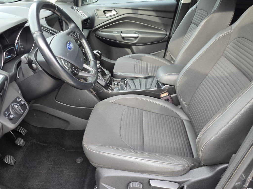 Foto 12 van Ford Kuga 1.5 EcoBoost Titanium D-Riem vervangen mooie auto
