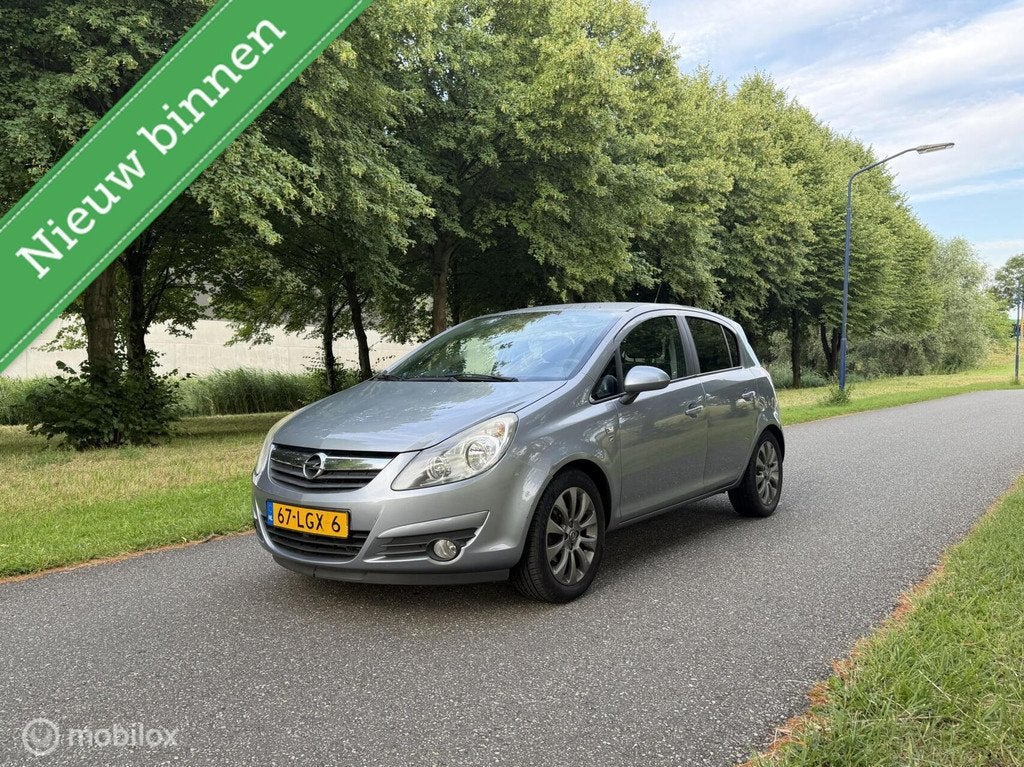 Opel Corsa 1.2-16V '111' Edition*AUTOMAAT*AIRCO*APK 03/27, Auto's, Euro 5, Gebruikt, 4 cilinders, 49 €/maand