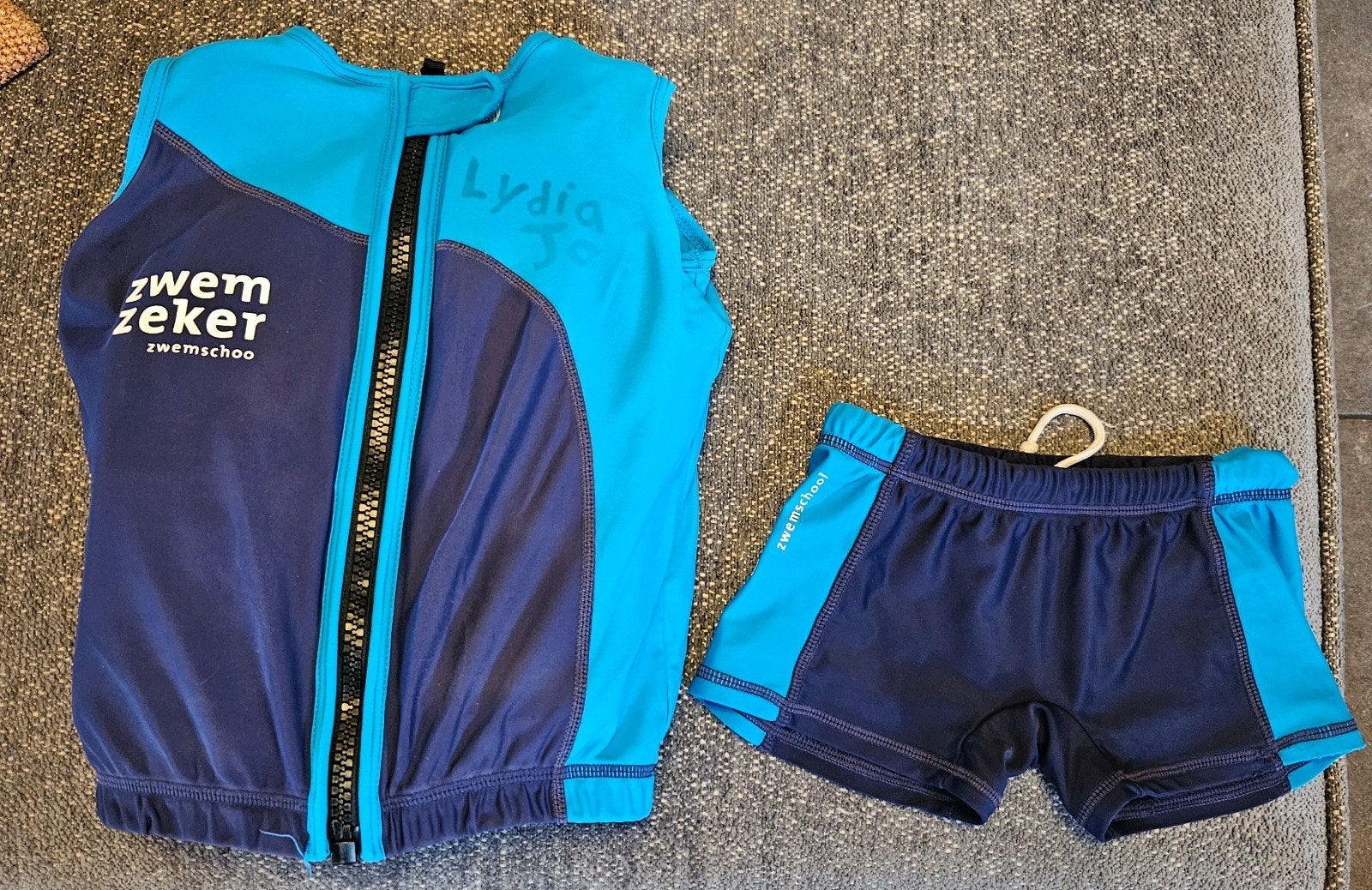 Zwemvest met kurk + zwembroek, Kinderen en Baby's, Kinderkleding | Kinder-zwemkleding, Ophalen, Gebruikt, UV-zwemkleding, Jongen of Meisje