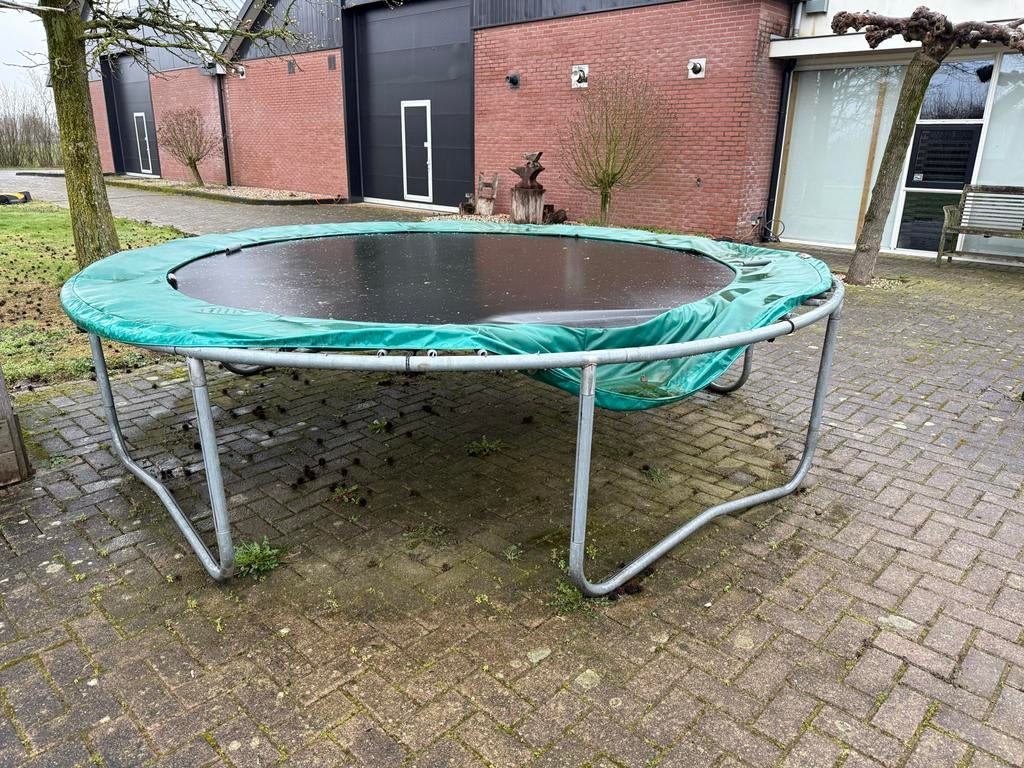 Trampoline en houten speelhuisje - Gebruikte speeltoestellen, Ophalen, Gebruikt, Berg toys, Info@kachel.nl