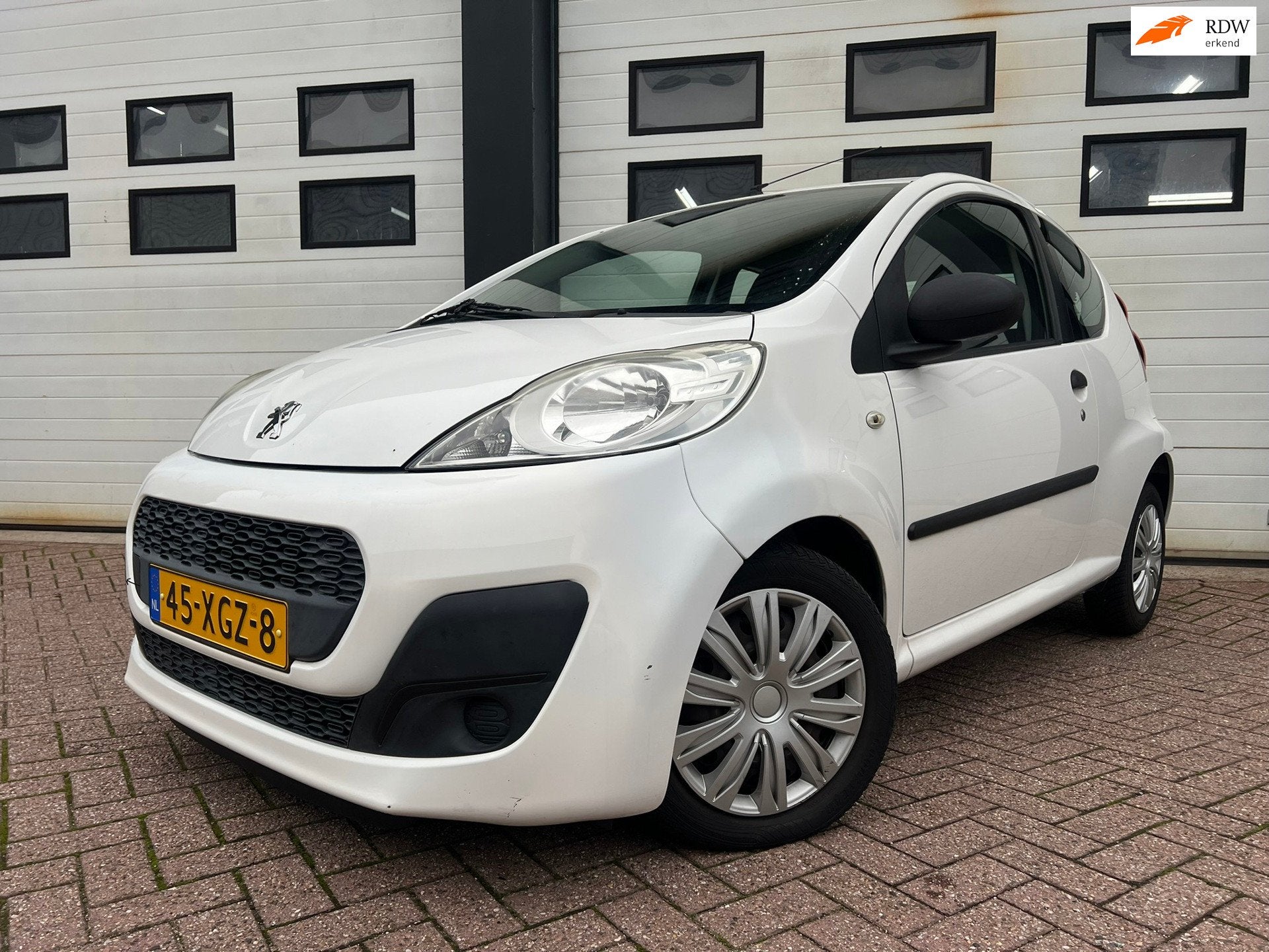 Peugeot 107 1.0 Access Accent, Voorwielaandrijving, Euro 5, Gebruikt, 4 stoelen