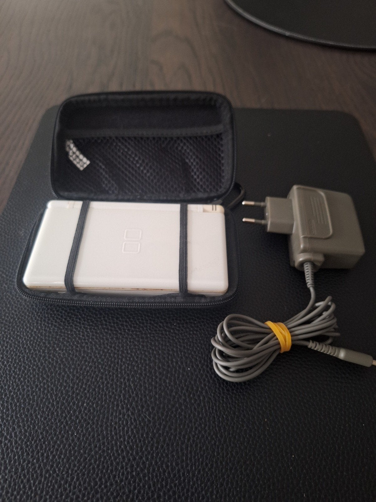 Nintendo DS Lite Wit met 3 spellen en hoesje, Met games, Wit, Ophalen of Verzenden, Zo goed als nieuw