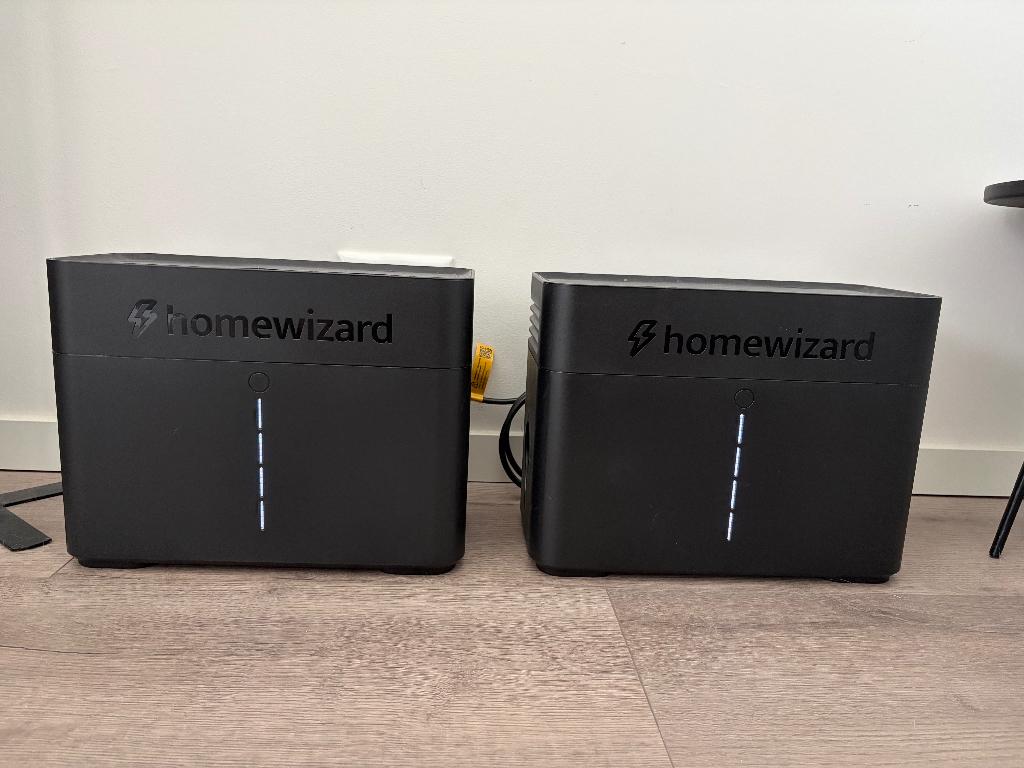 2x HomeWizard Plug-In Thuisbatterij + P1 Meter (250 cycli), Computers en Software, Accu's en Batterijen, Ophalen, Zo goed als nieuw