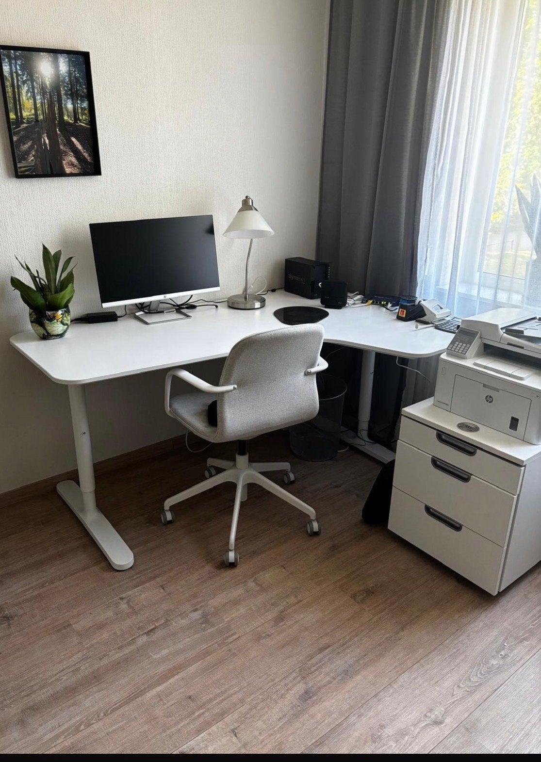 Modern wit hoekbureau., Ophalen, Spaanplaat of MDF, Hoekbureau, Zo goed als nieuw