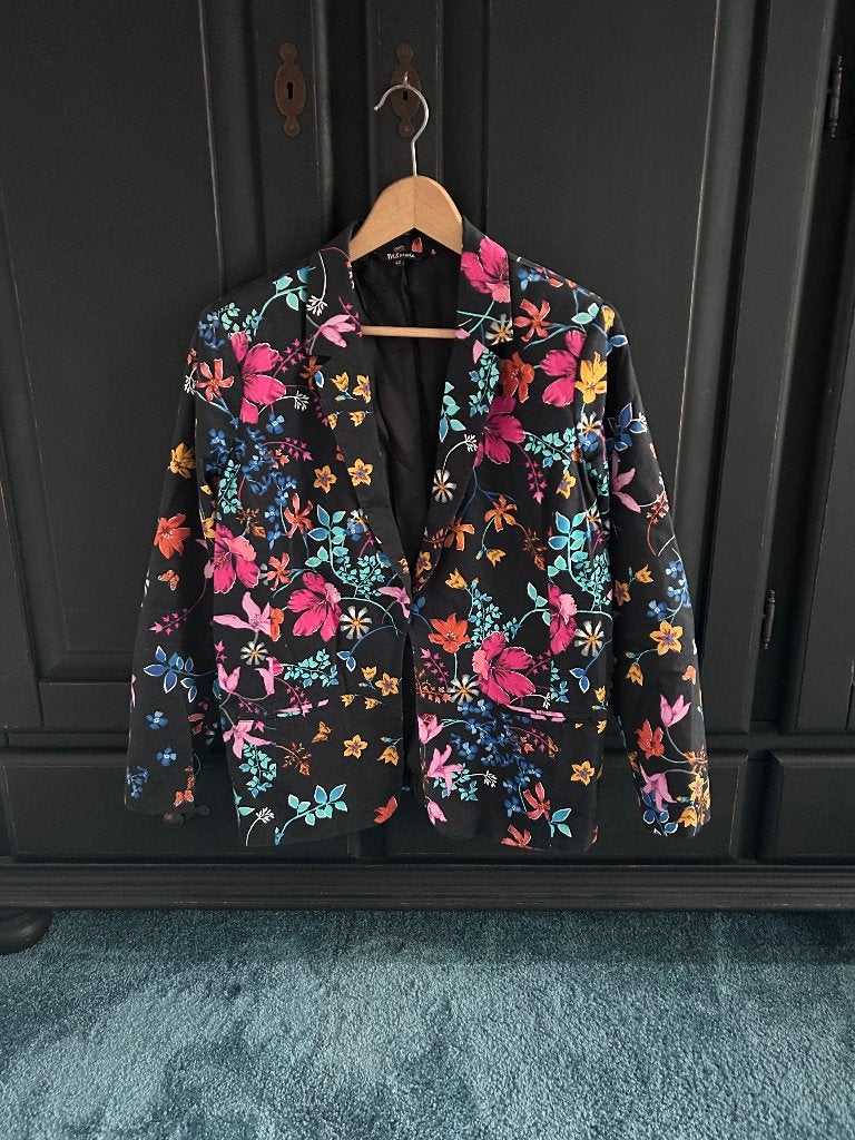 Colbert bloemen maat 42, Zwart, Maat 42/44 (L), Ophalen of Verzenden, Zo goed als nieuw
