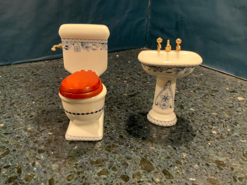 Porseleinen poppenhuis miniaturen 1:12 - wastafel & toilet, Ophalen of Verzenden, Zo goed als nieuw, Jongen of Meisje