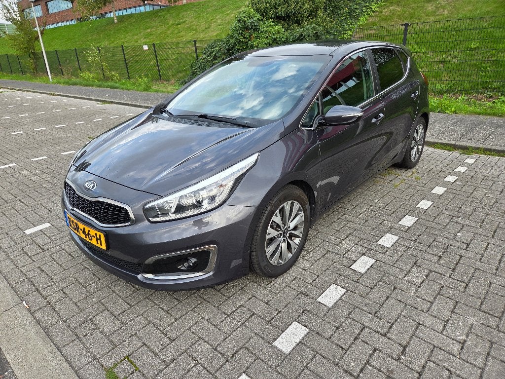 Kia Ceed 1.0 T-GDi 120pk Vision | Navi | Camera| Clima, Voorwielaandrijving, Dealer onderhouden, Stof, Grijs