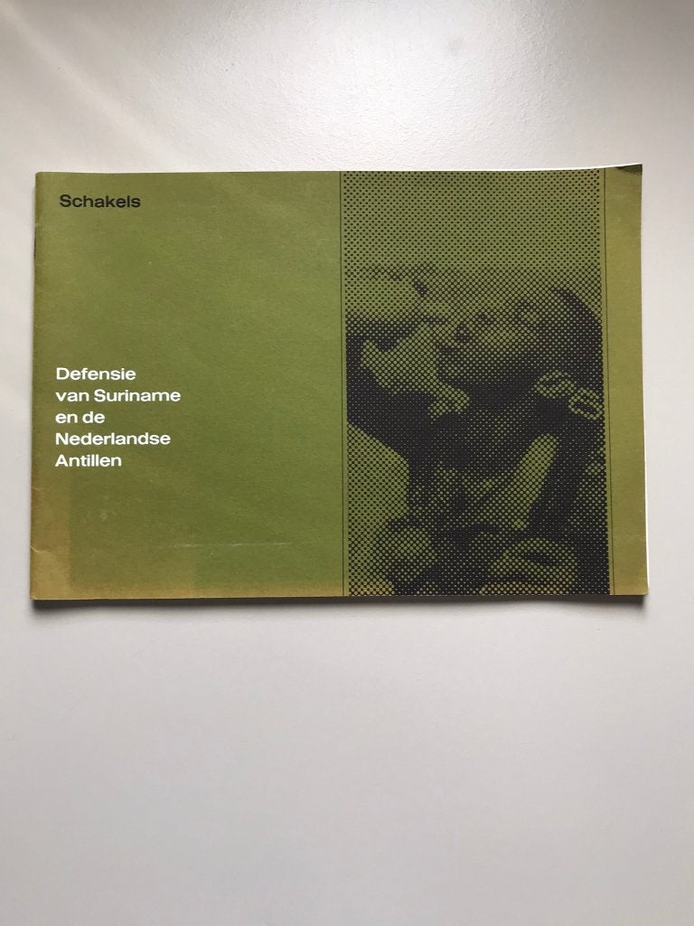 Schakels: Defensie van Suriname en de Nederlandse Antillen, Verzamelen, Ophalen of Verzenden, Overige soorten, Nederland, Boek of Tijdschrift