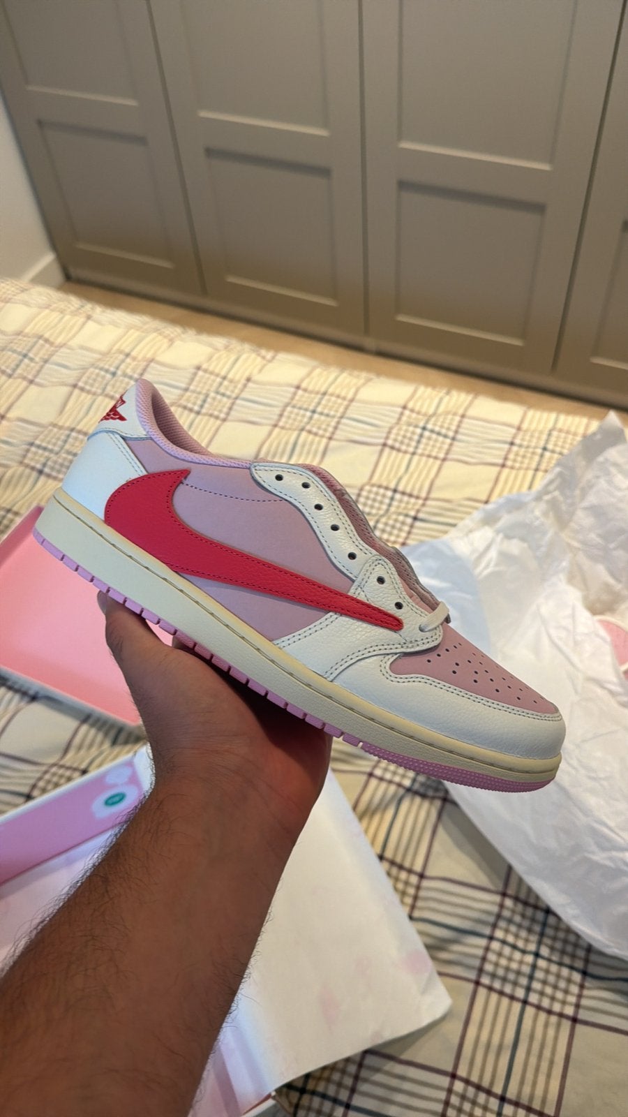 Travis Scot Jordan 1 tropical pink maat 44, Kleding | Heren, Schoenen, Overige kleuren, Nieuw, Ophalen of Verzenden, Sneakers of Gympen