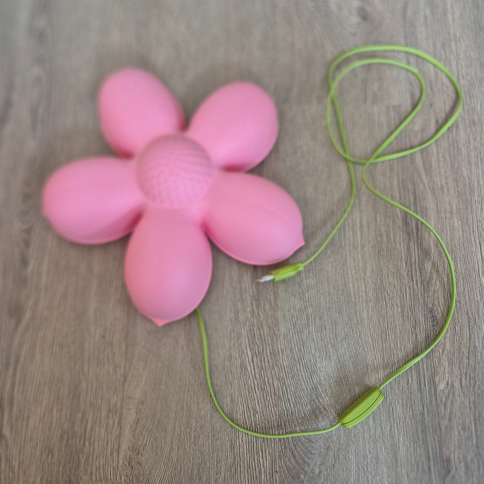 Ikea Smila Blomma, wandlampje, roze, bloem, Ophalen of Verzenden, Zo goed als nieuw, Kunststof, Speels