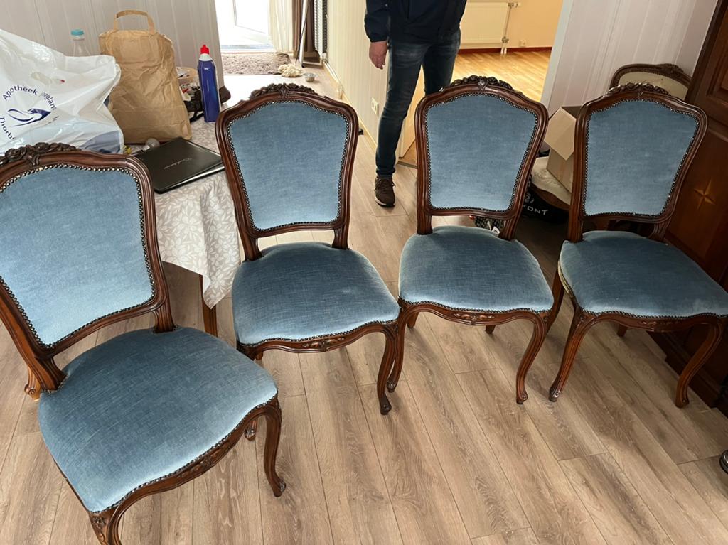 Set van 4 gebruikte antieke stoelen met blauwe bekleding, Antiek en Kunst, Ophalen