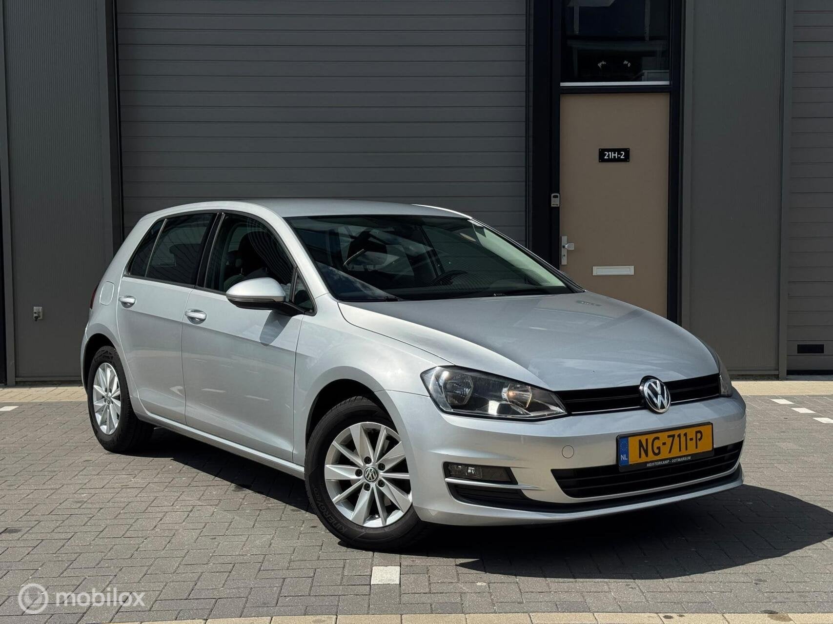 Volkswagen Golf 1.2 TSI Connected / Airco / cruise / Clima /, Voorwielaandrijving, Gebruikt, Euro 6, 4 cilinders