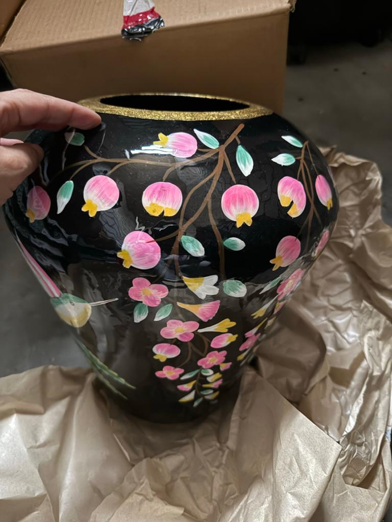 Grote zwarte vaas met bloesem emaille decoratie, Ophalen of Verzenden