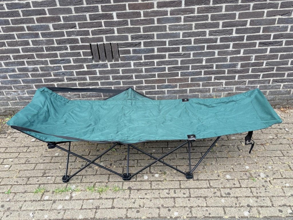 stretcher / kampeerbed opvouwbaar, Ophalen, Zo goed als nieuw