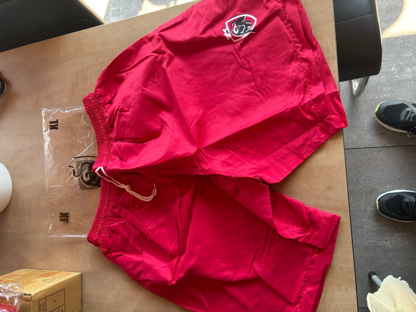 Rode sportbroekje - Maat XL, Ophalen of Verzenden, Maat 56/58 (XL), Nieuw, Rood