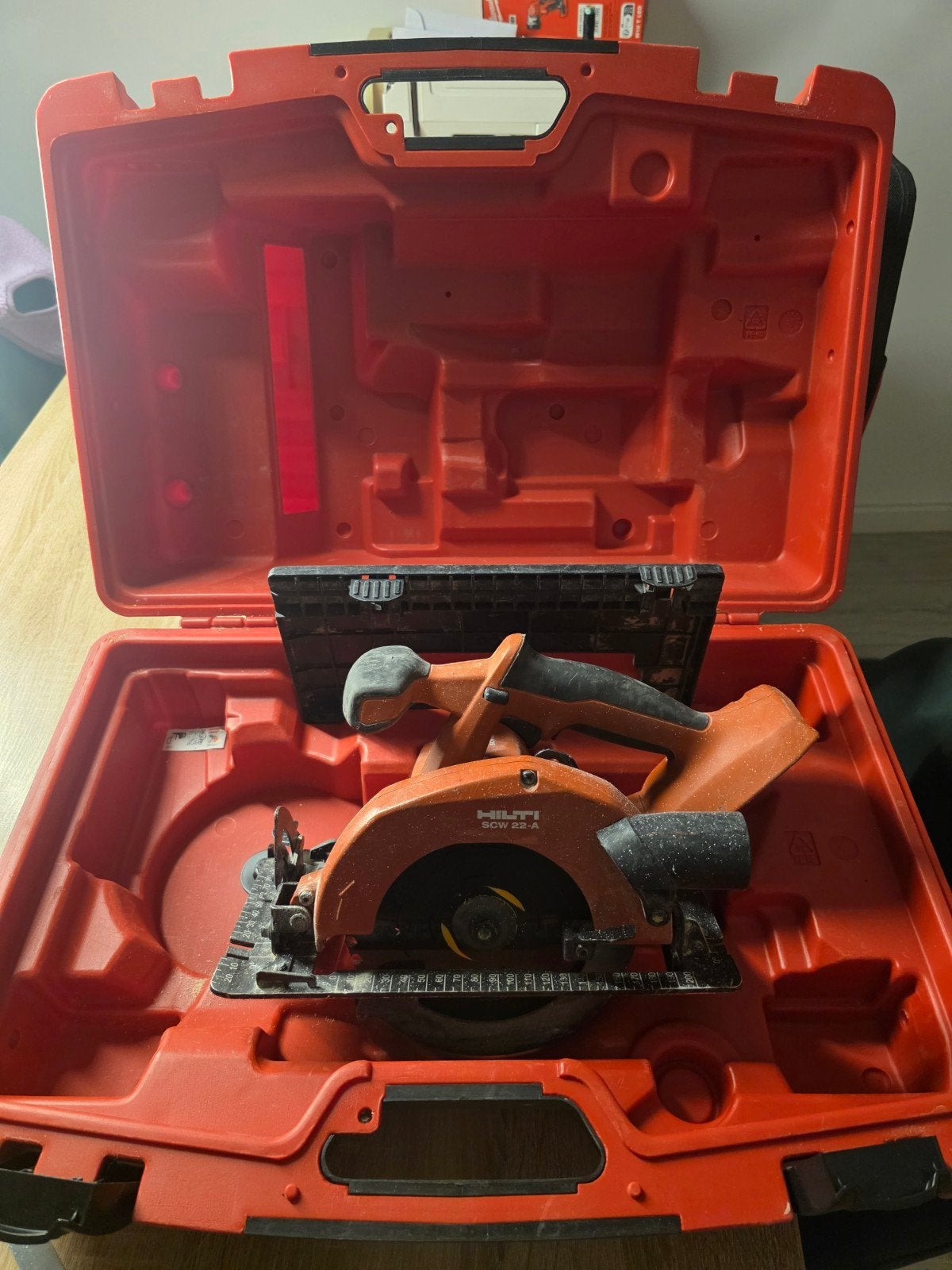 Hilti Accu Cirkelzaag SCW 22-A, Ophalen of Verzenden, 1200 watt of meer, Cirkelzaag, 30 tot 70 mm