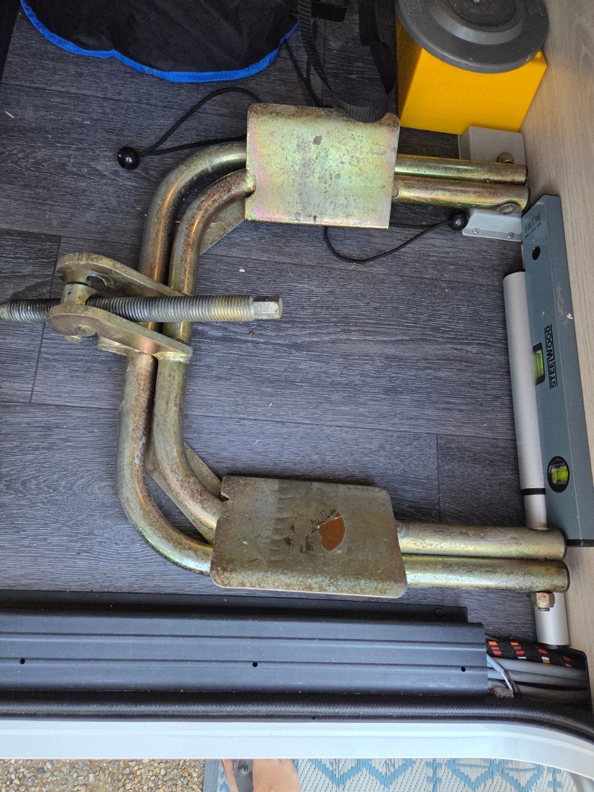 Caravan leveler, Ophalen
