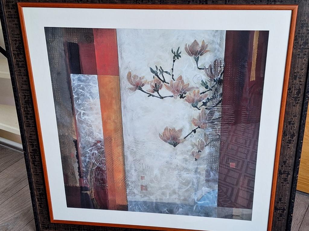 Ingelijste print met magnolia's. De lijst is 95  95 cm., Antiek en Kunst, Ophalen
