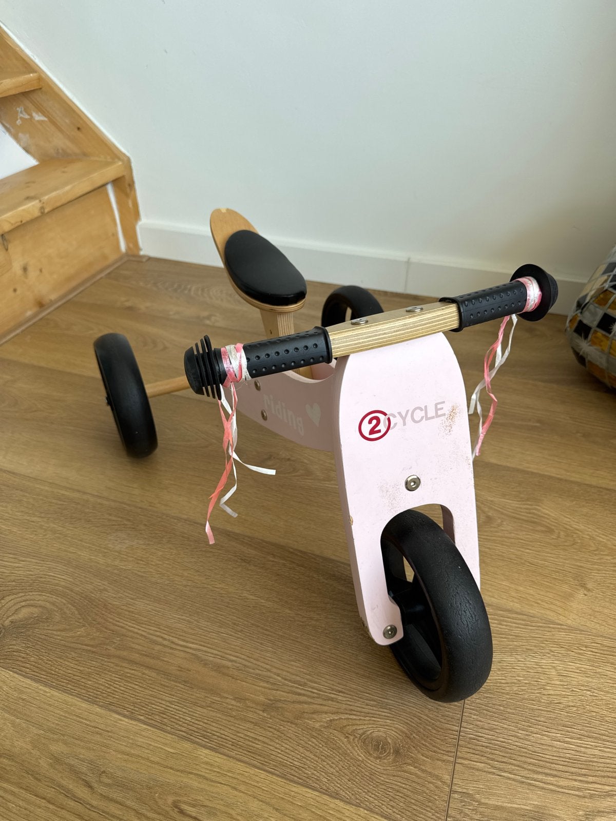 Roze houten loopfiets 2Cycle voor kinderen, Fietsen en Brommers, Fietsen | Kinderfietsjes, Ophalen, Gebruikt, Minder dan 16 inch
