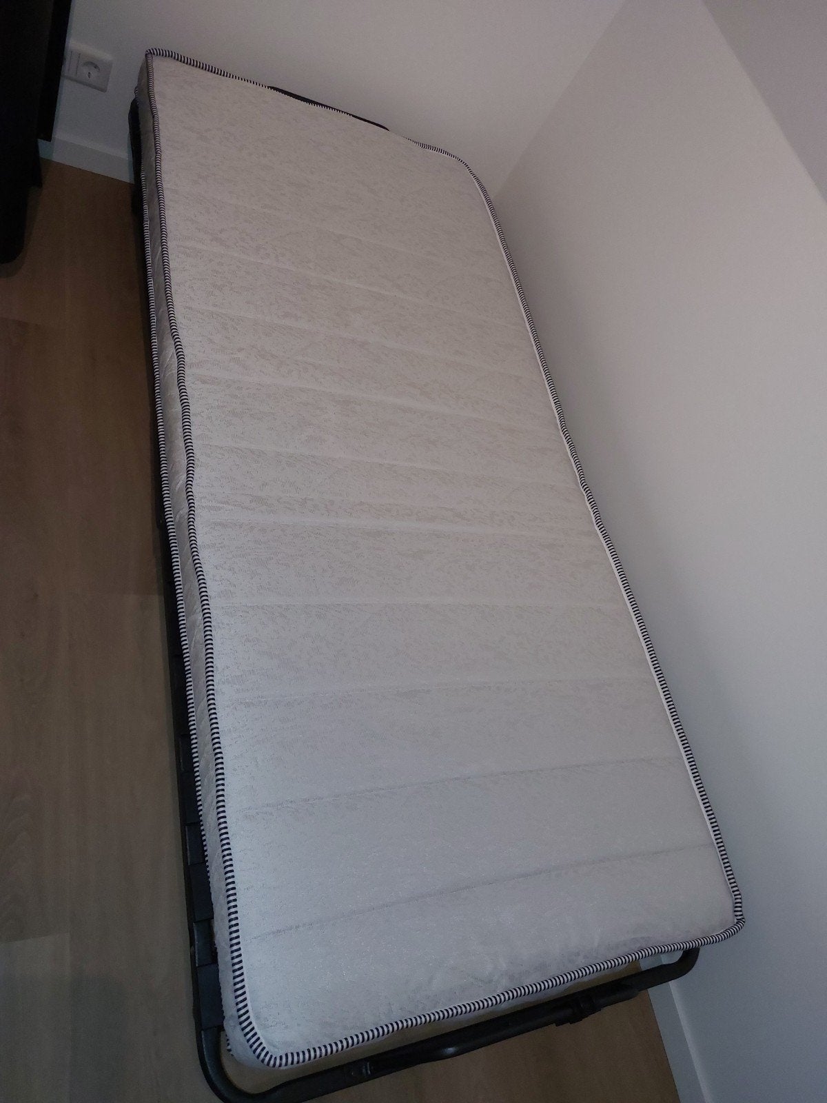 Opklapbed 90x200cm inclusief hoes, Huis en Inrichting, Slaapkamer | Bedden, Ophalen, 90 cm, Eenpersoons, Zo goed als nieuw
