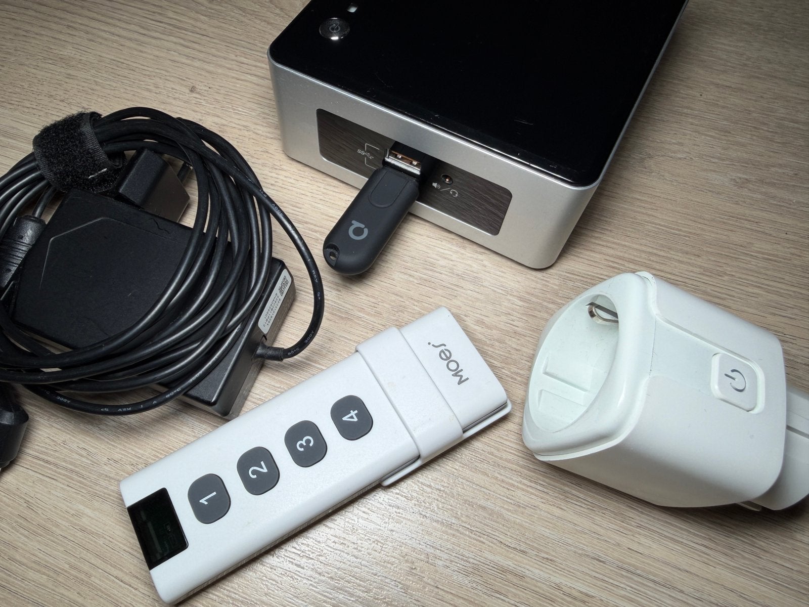 ✅ HomeAssistant HASS Intel NUC5PGYH mini PC inclusief zigbee, Computers en Software, Desktop Pc's, Gebruikt, Minder dan 2 Ghz