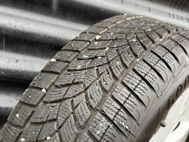 17 inch Orig nissan juke Captur velgen 8.0Mm winterbanden, Ophalen, Banden en Velgen, 17 inch, Winterbanden