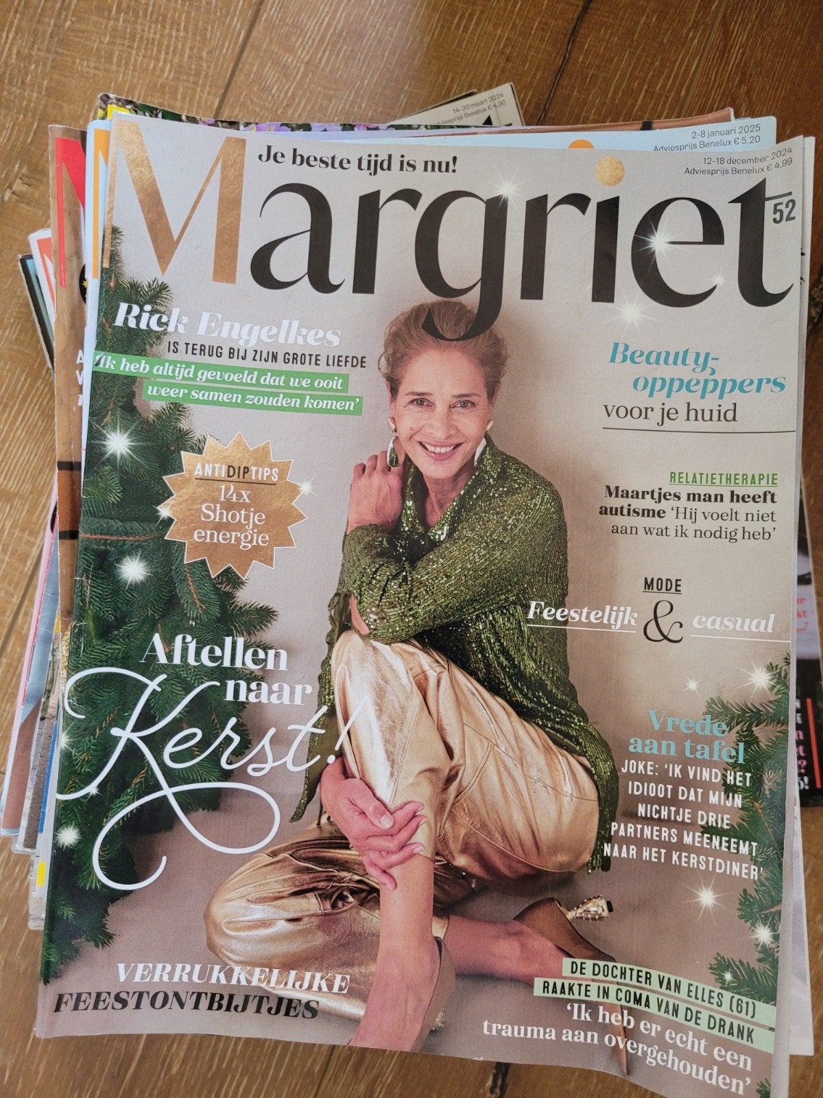 Margriet jaargang 2024 en veel Margriet  Extra's, Ophalen of Verzenden, Zo goed als nieuw, Damesbladen