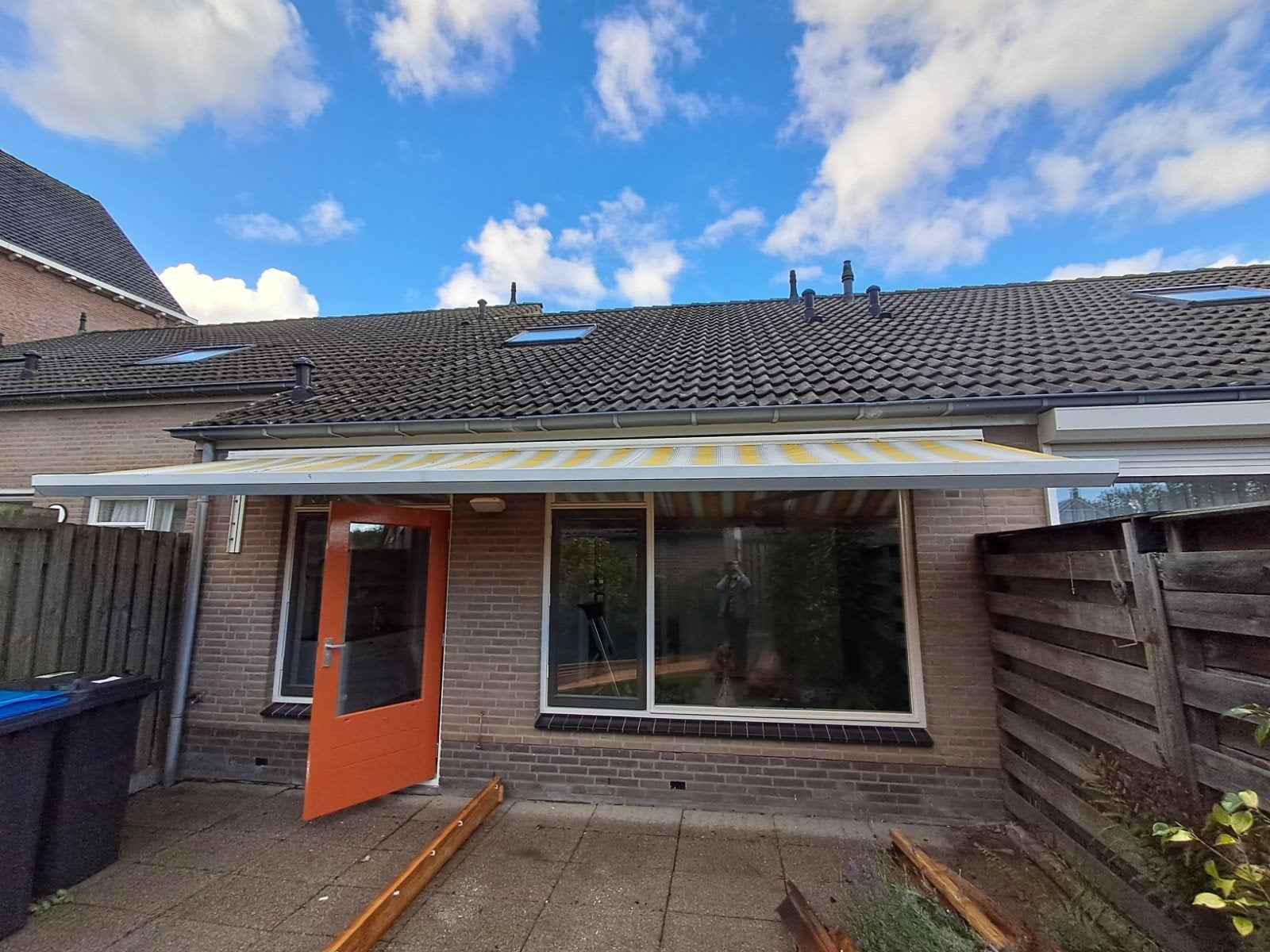 Knikarmscherm - Geel/Wit gestreept zonnescherm, Tuin en Terras, Ophalen, Gebruikt, Elektrisch, 150 tot 300 cm