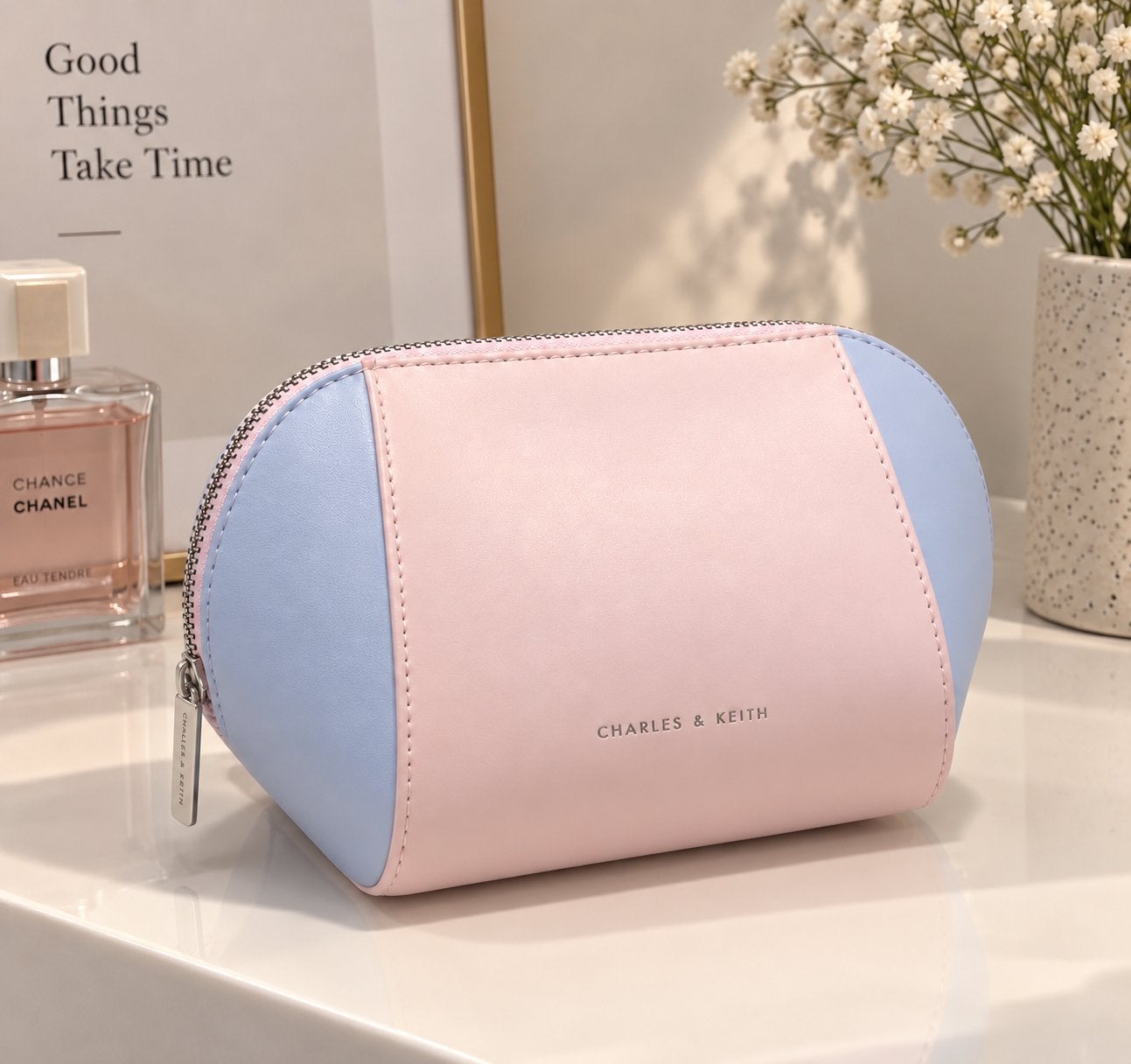 Charles & Keith Make-up Tasje - Roze & Blauw, Sieraden, Tassen en Uiterlijk, Gehele gezicht, Nieuw, Ophalen of Verzenden, Roze