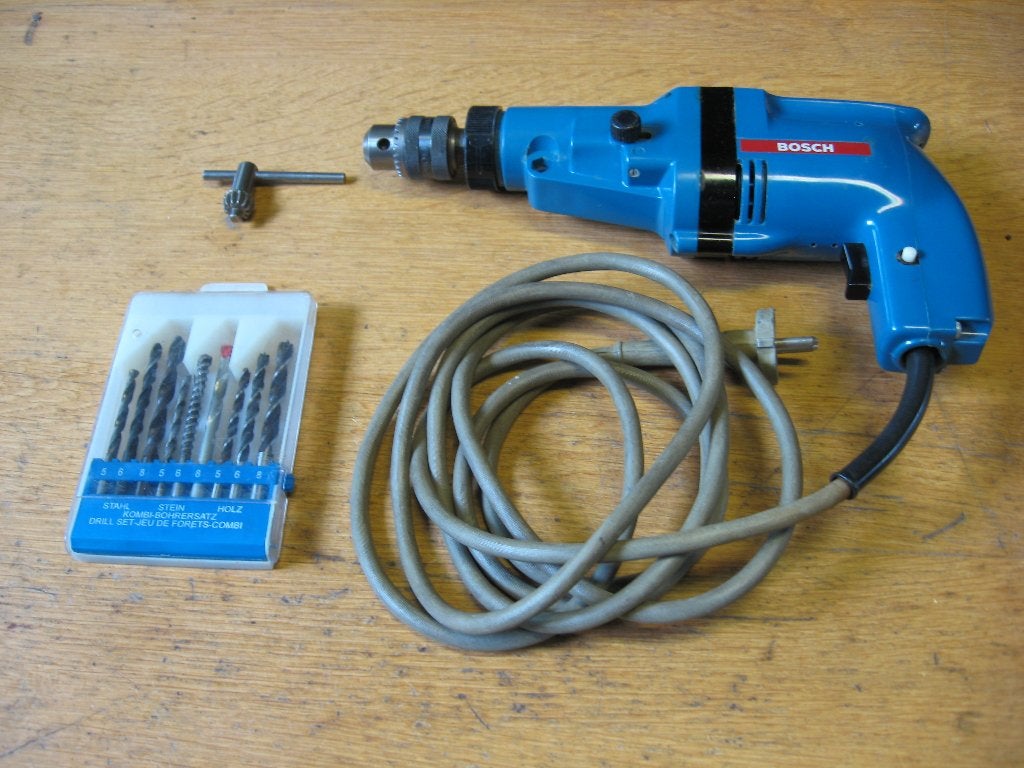 Boormachine Bosch blauw professional zgan met borenset, Boormachine, Ophalen of Verzenden, Zo goed als nieuw, Minder dan 400 watt