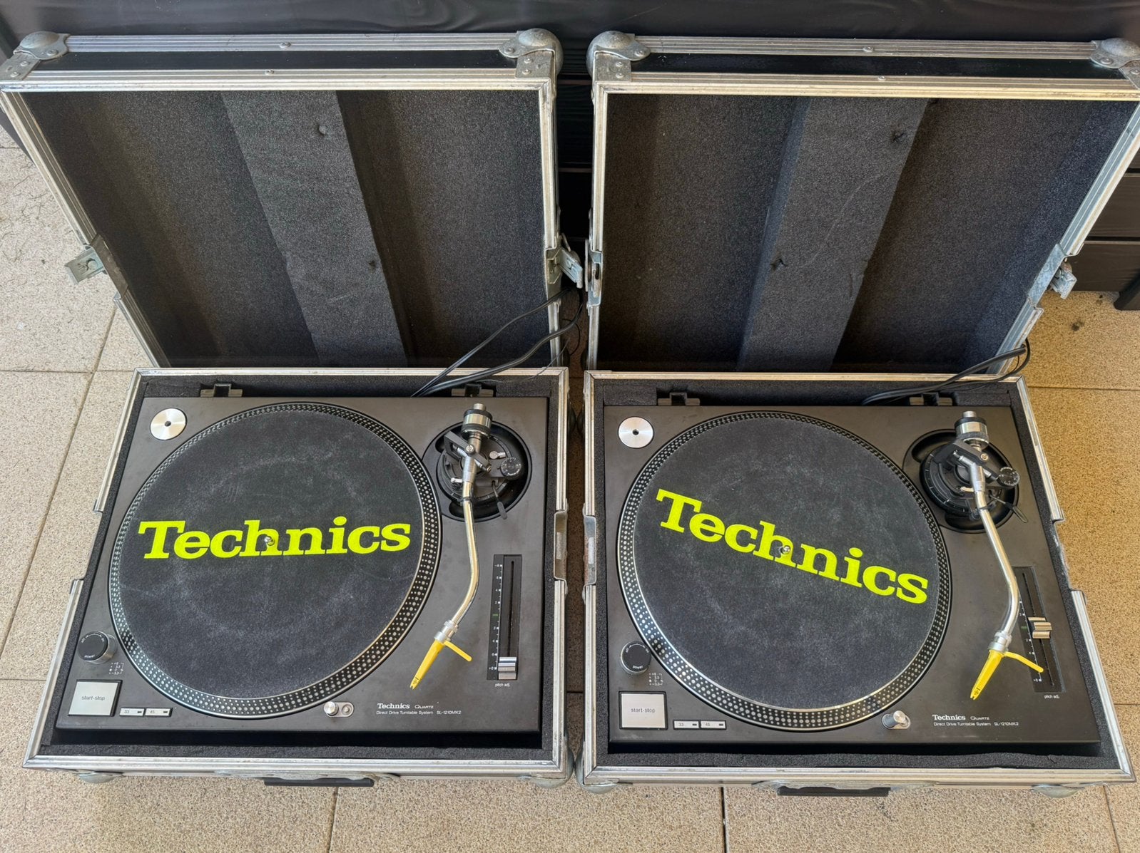 2x Technics SL1210 MK2 met tonar banana inclusief flightcase, Ophalen, Gebruikt, Platenspeler, Technics