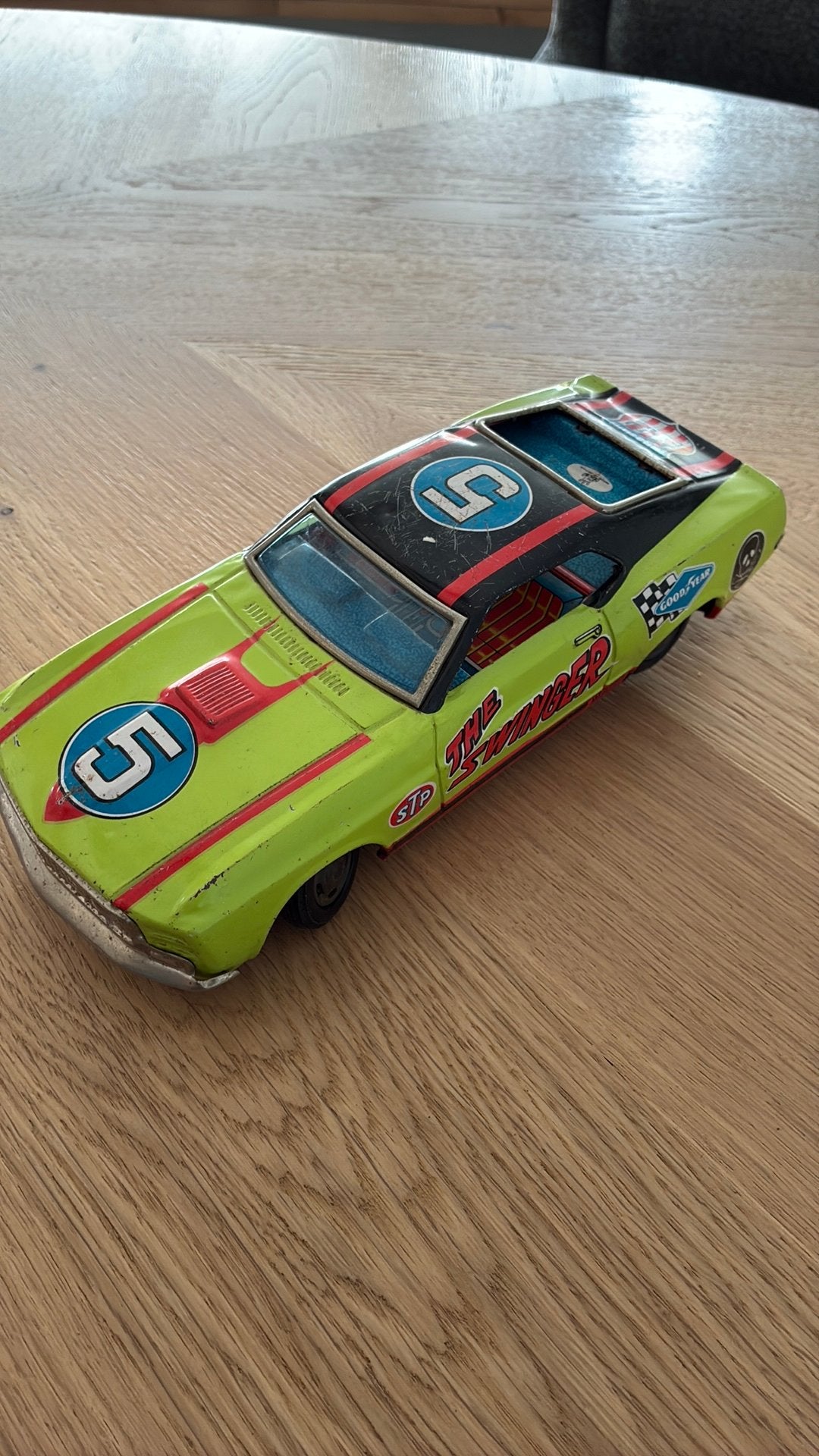 Oude blikken the swinger car, Ophalen