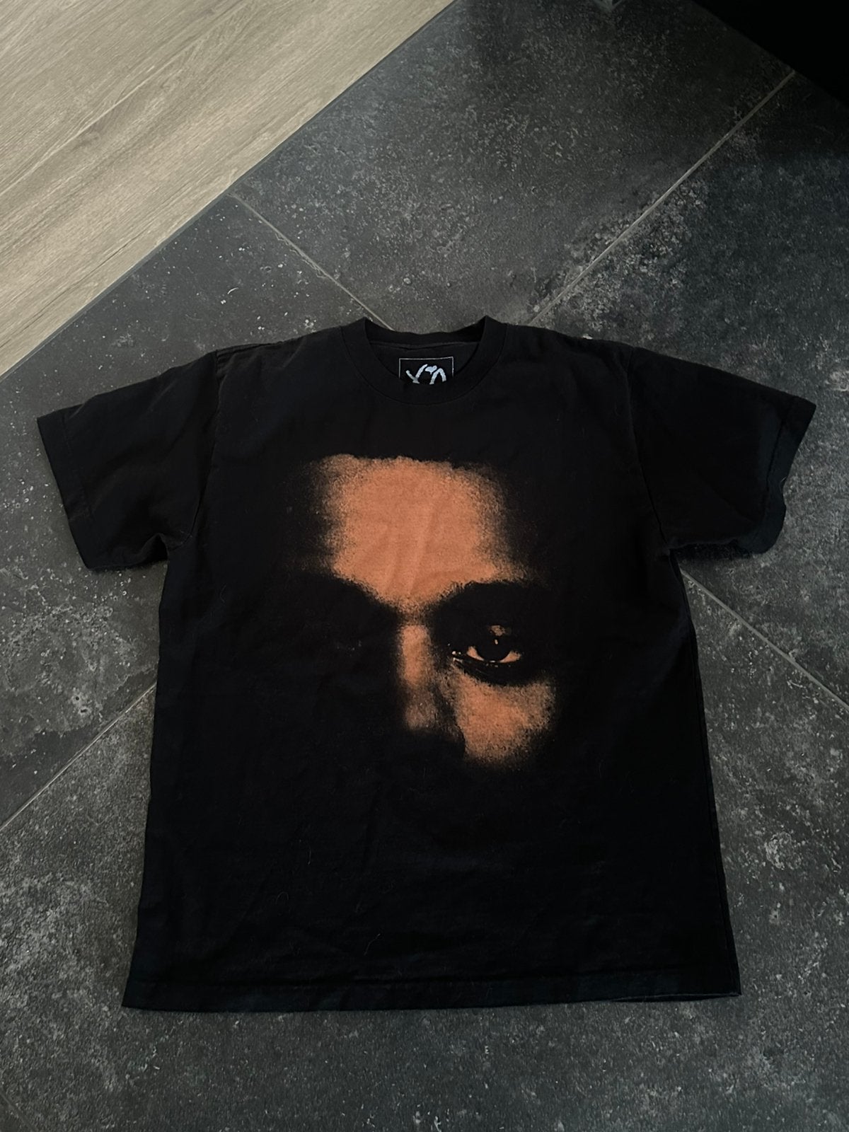 The Weeknd XO special my dear melancholy 5 years tee maat M, Ophalen of Verzenden, Zo goed als nieuw, Maat 48/50 (M), Zwart