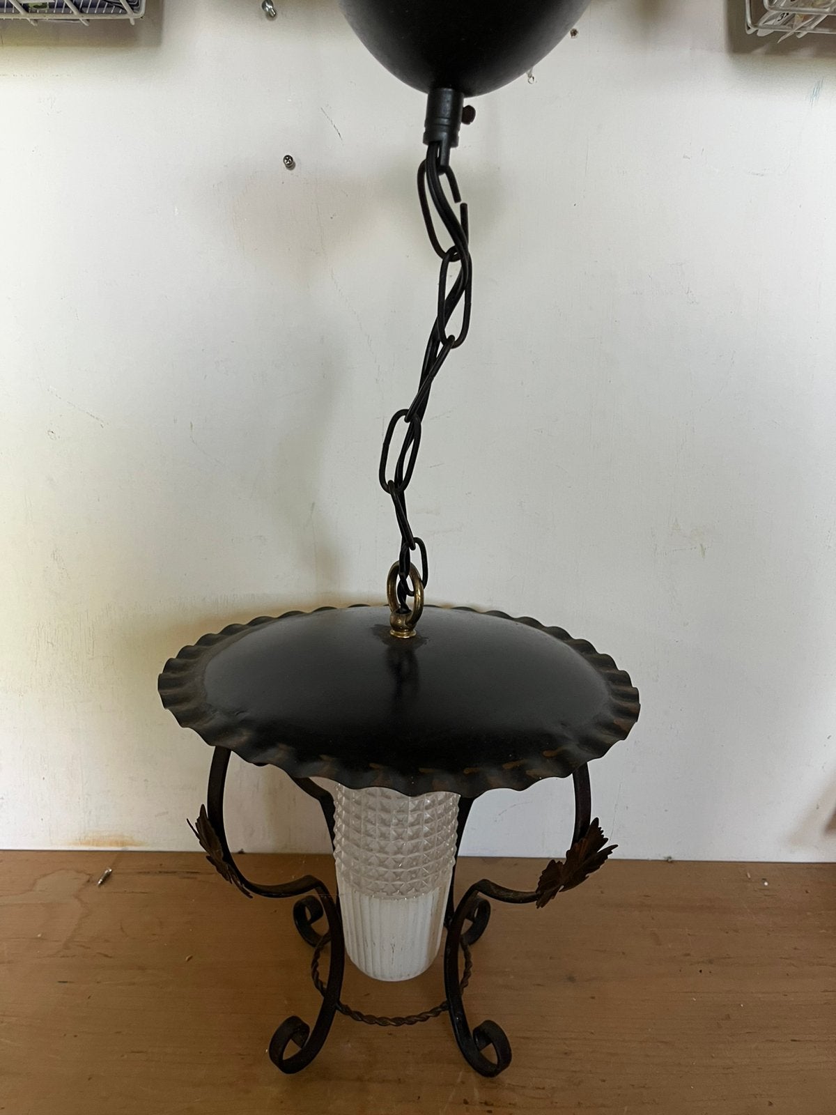 Vintage smeedijzeren hanglamp, hallamp. Lantaarn lamp, Ophalen of Verzenden, Zo goed als nieuw, Glas, Minder dan 50 cm