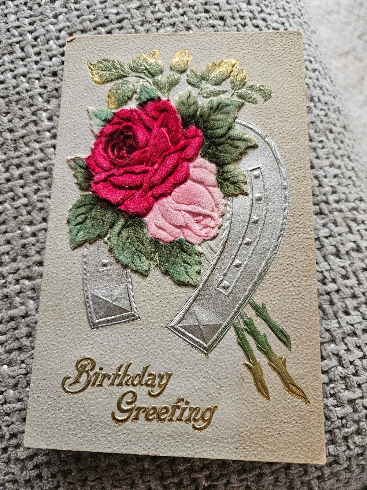Brocante dik bedrukt zijden Rozen en Hoefijzer (1909), Ophalen of Verzenden, Voor 1920, Gelopen, Limburg