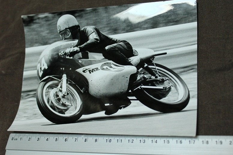 foto Silvio Grassetti op MZ racer, Ophalen of Verzenden, Gelezen