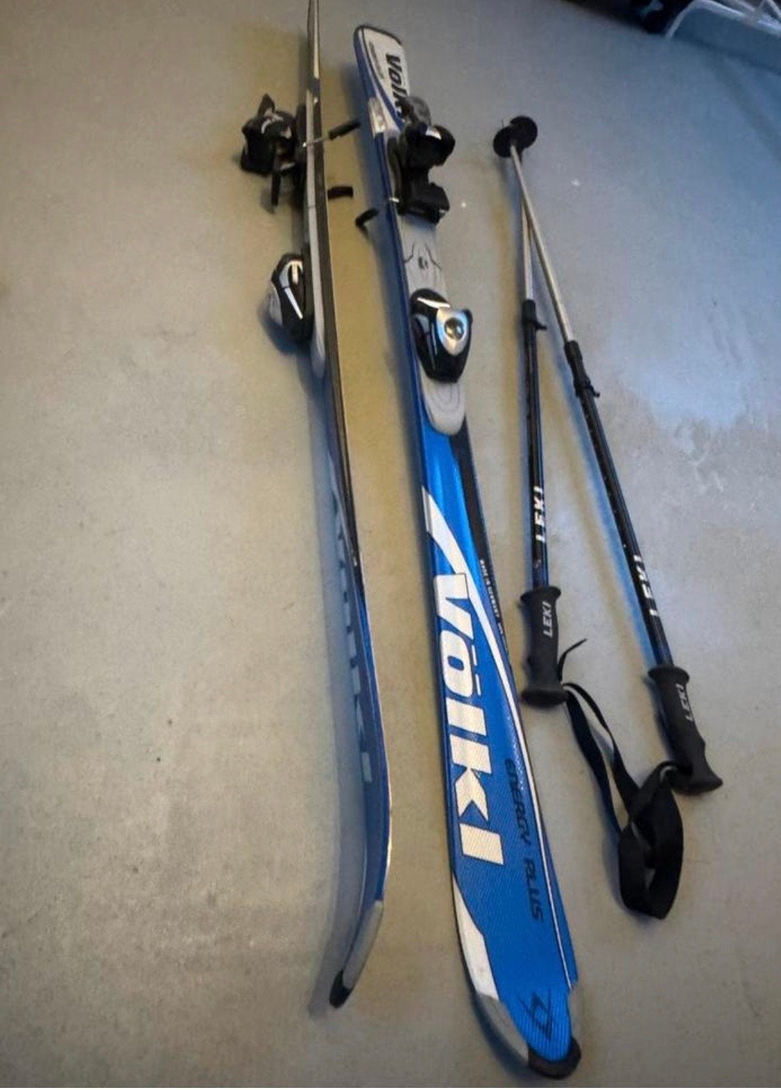 Volkl Carv ski's met bindingen en skistokken, Sport en Fitness, 160 tot 180 cm, Gebruikt, Skiën, Ski's