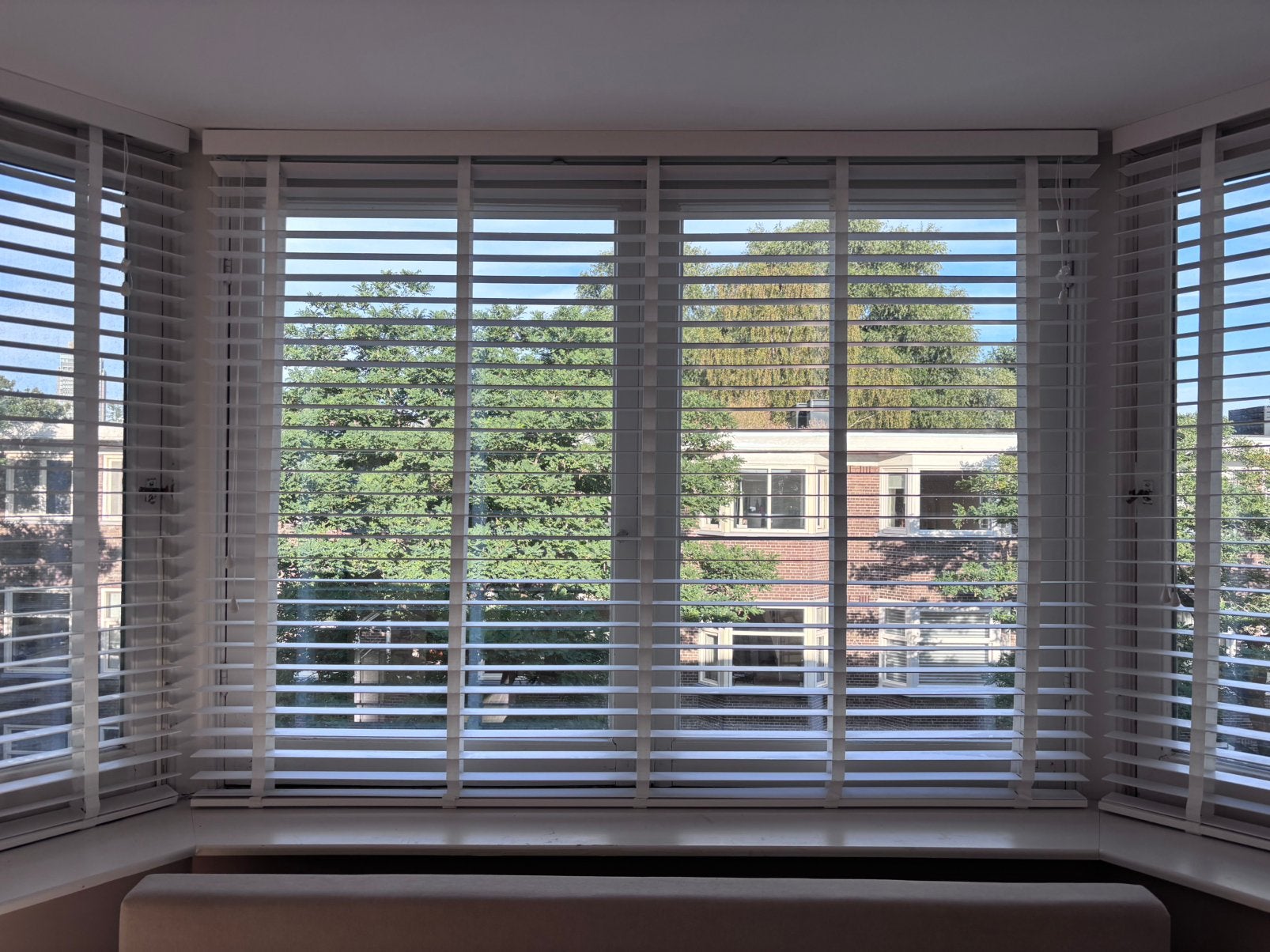 Witte houten jaloeziën, Huis en Inrichting, Stoffering | Gordijnen en Lamellen, Ophalen, Jaloezie, Gebruikt, Overige merken