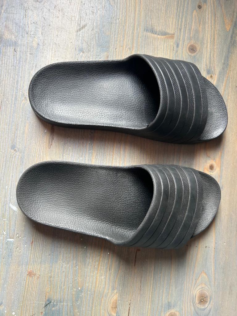 Adidas badslippers, zwart, Maat XS of kleiner, Ophalen of Verzenden, Schoenen