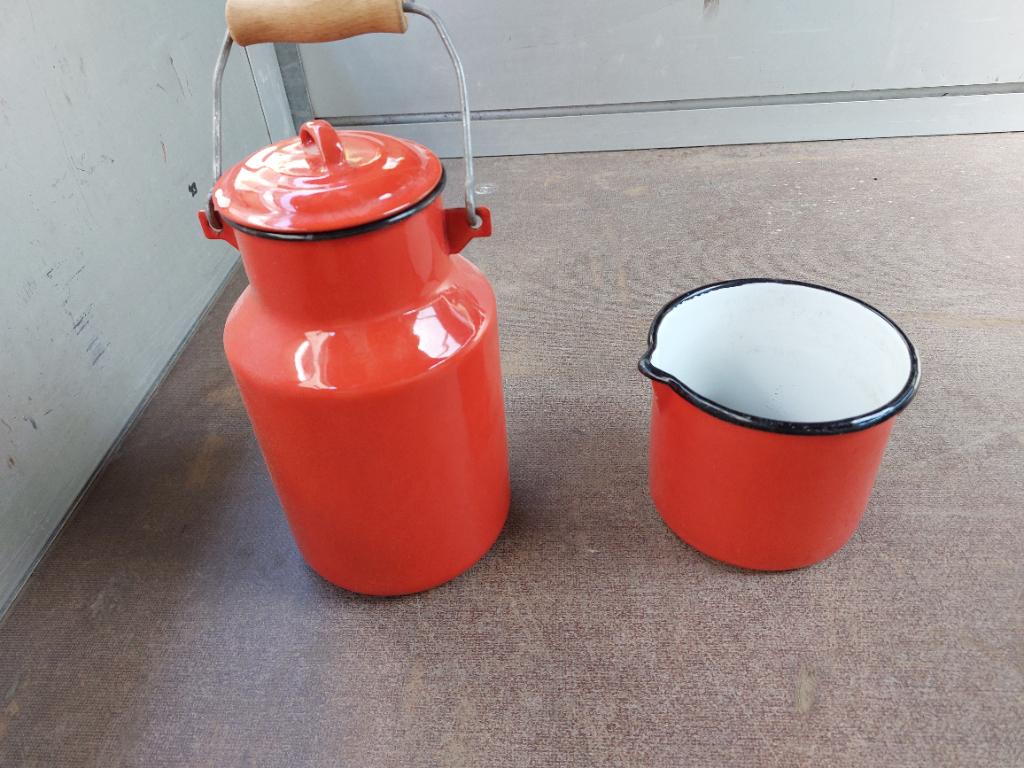 2 rode kannertjes 1 met deksel mini melk bus, Ophalen of Verzenden, Zo goed als nieuw, Voorraadpot, Metaal